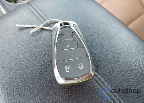 2018 Chevrolet Equinox Premier z USA, uszkodzony, nr VIN 2GNAXVEV3J6239544